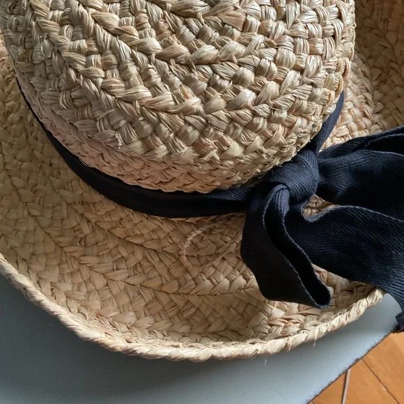 Helen Kaminski Raffia Straw Hat with Black Ribbon Handmade in Madagascar - Picture 9 of 10